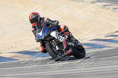 media/Dec-01-2025-Moto Forza (Mon) [[2daa91e15f]]/2-Intermediate Group/Session 2 (Turns 9 and 10)/